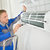 acondicionador · de · aire · joven · pie · hombre · construcción - foto stock © AndreyPopov