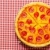 intreg · pepperoni · pizza · roşu · fata · de · masa - imagine de stoc © dehooks