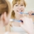 早晨 · 年輕女子 · 看 · 鏡子 · 刷牙 · 女子 - 商業照片 © diego_cervo