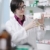 薬剤師 · 化学者 · 女性 · 立って · 薬局 · ドラッグストア - ストックフォト © dotshock