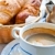 śniadanie · rogaliki · kawy · koszyka · tabeli · pić - zdjęcia stock © ilolab