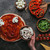 tiro · mujer · setas · rebanadas · pizza · concretas - foto stock © LightFieldStudios