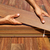 punte · instalare · dulgher · mâini · lemn - imagine de stoc © lunamarina