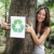 Recycling · Frau · Wald · halten · Recycling · Zeichen - stock foto © mangostock