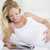 mulher · grávida · cama · leitura · revista · sorridente · feliz - foto stock © monkey_business