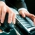 tapant · lettre · photo · mains · portable · affaires -  © pressmaster