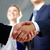 coopération · deux · hommes · mains · signature · contrat -  © pressmaster