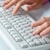 tapant · clavier · Homme · mains · affaires -  © pressmaster