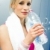 esportes · treinamento · bela · mulher · toalha · garrafa · água - foto stock © pressmaster