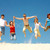 dinamismo · foto · eccitato · persone · jumping · spiaggia · di · sabbia - foto d'archivio © pressmaster