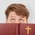 jonge · man · bijbel · lezing · grijs · boek · gezicht - stockfoto © pzaxe