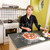 jonge · vrouwelijke · pizza · appartement · keuken - stockfoto © SimpleFoto