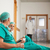 chirurgii · vorbesc · medic · spital · sănătate · verde - imagine de stoc © wavebreak_media
