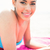 glimlachende · vrouw · zonnebaden · handdoek · strand · bikini · vrouwelijke - stockfoto © wavebreak_media