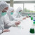 綠色 · 液體 · 菜 · 實驗室 · 女子 · 辦公室 - 商業照片 © wavebreak_media