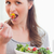 關閉 · 年輕女子 · 吃 · 沙拉 · 健康 · 蔬菜 - 商業照片 © wavebreak_media