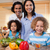 jonge · familie · salade · samen · keuken · voedsel - stockfoto © wavebreak_media