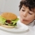 copil · ispita · hamburger · alimente · fericit - imagine de stoc © zurijeta